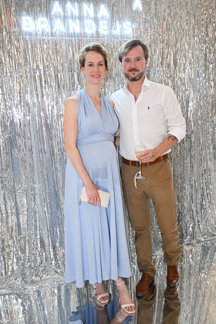 Barbora Mudrová dorazila s manželem.