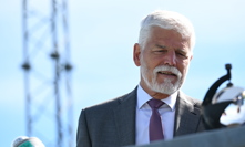 Petr Pavel sledoval meteorologické přístroje.