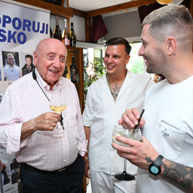 Felix Slováček si užíval společnost.