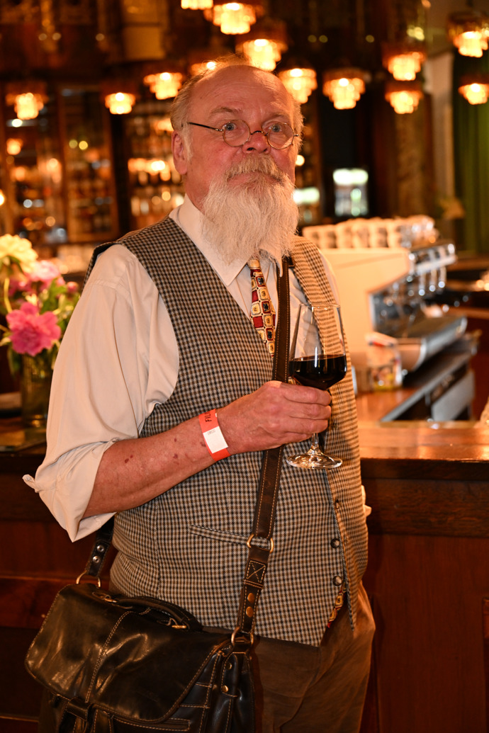 Zarostlý Igor Bareš.