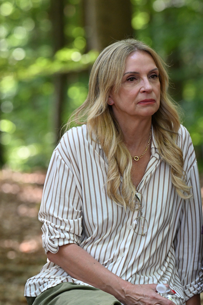 Ivana Chýlková v lese.