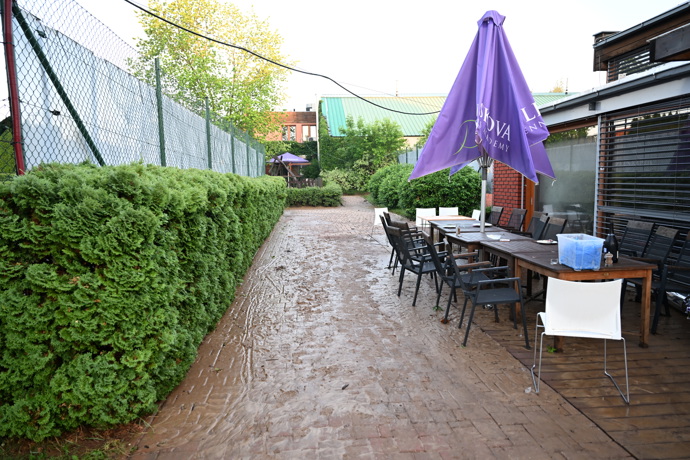 Bahno proniklo i do restaurací.