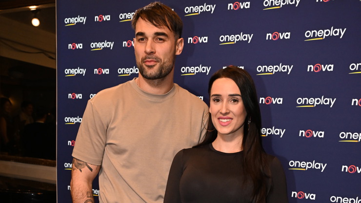 Adam Vacula po boku své krásné Besky na premiéře série Metoda Markovič: Straka. Adam Vacula po boku své krásné Besky na premiéře série Metoda Markovič: Straka.