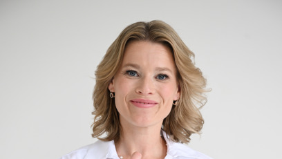 FOTO: Půvabná Míša Štiková pózuje s novými charitativními náramky pro Nadaci Anežka.