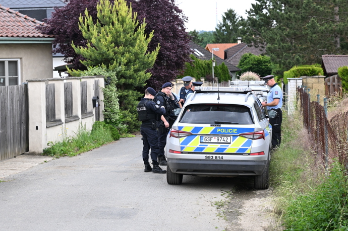 Policejní manévry před domem Karlose Vémoly.