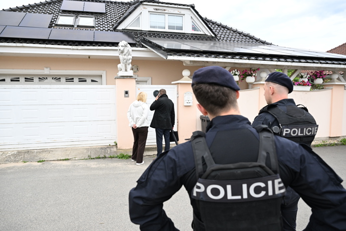 Policisté dbali na to, aby chovatel nedělal scény.