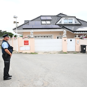 Policejní manévry před domem Karlose Vémoly.