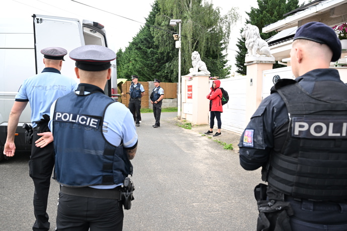Policejní manévry u Karlose Vémoly.