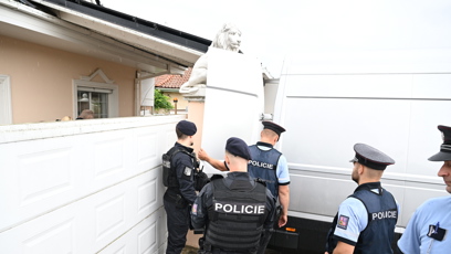 FOTO: Policejní manévry u Karlose Vémoly.