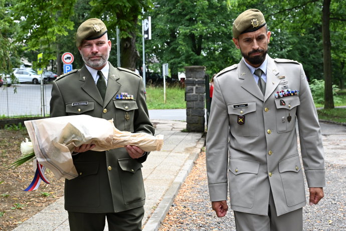 Pohřeb Báry Tlučhořové.
