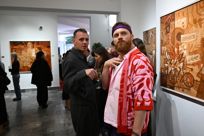 Nechyběl operní tenor Michael Skalický v pestrých barvách.