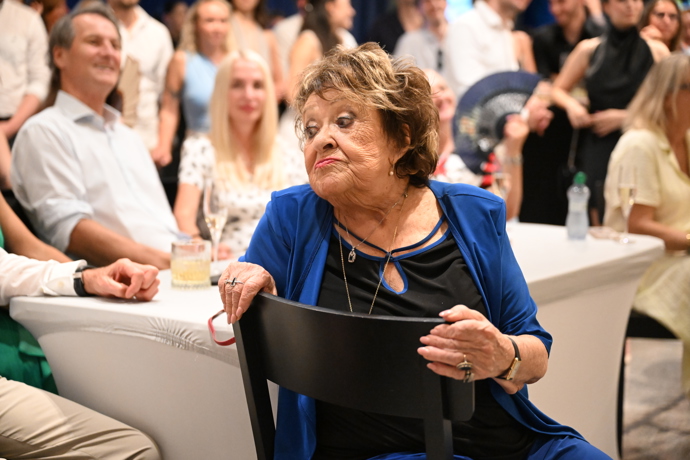 Jiřina Bohdalová dělala vtipné grimasy na svého pravnuka Antonína. 