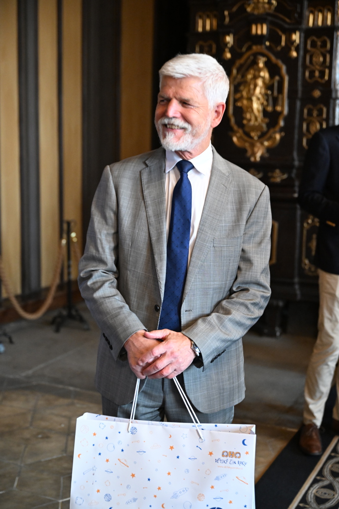 Prezident Petr Pavel se stal terčem drsné kritiky, která zaplavila sociální sítě.