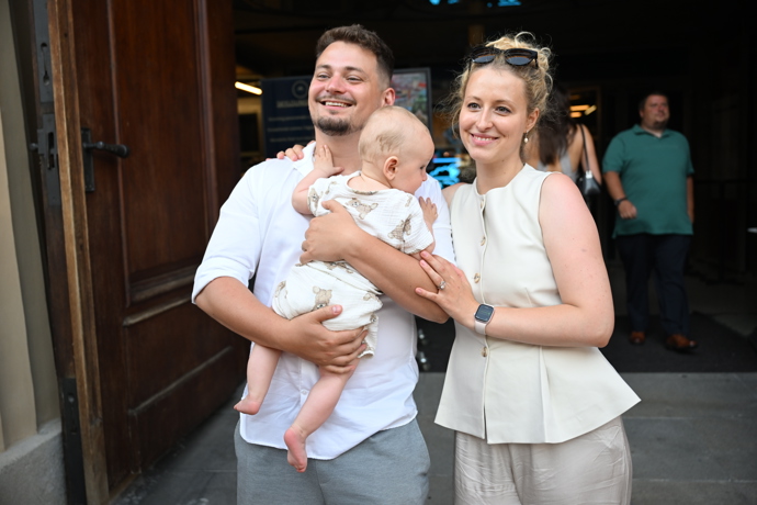 Vojtěch Staš se svou partnerkou Helenou a synem Antonínem.