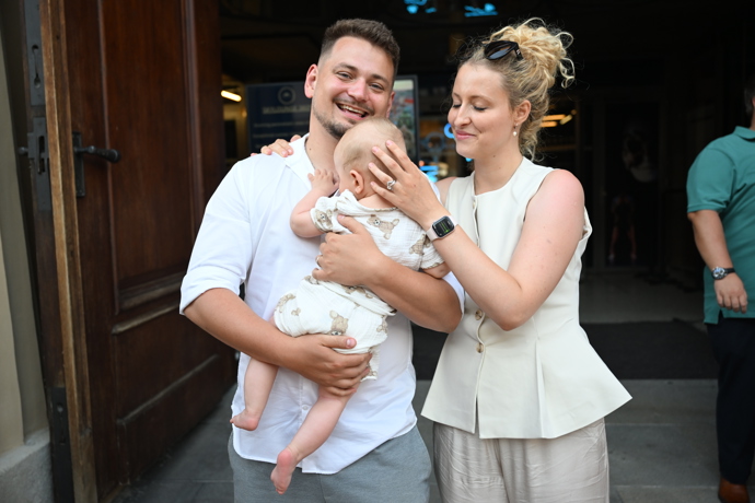 Vojtěch Staš vyvedl do společnosti svého syna Antonína a partnerku Helenu.