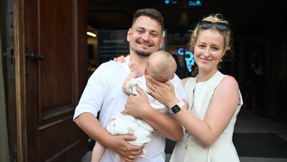 FOTO: Vojtěch Staš ukázal syna Antonína po boku své partnerky Heleny.