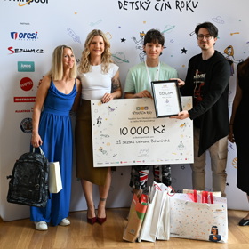 V rámci Dětského činu roku předala zpěvačka Lenny cenu v kategorii Pomoc na netu. Získal ji Josef Hic ze ZŠ Slezská Ostrava.