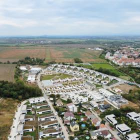 Nejdřív náměstí, školka a park. Pražská čtvrť v Lysolajích vznikala jinak než většina ostatních