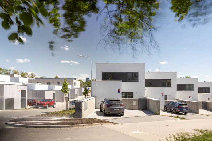 Nejdřív náměstí, školka a park. Pražská čtvrť v Lysolajích vznikala jinak než většina ostatních