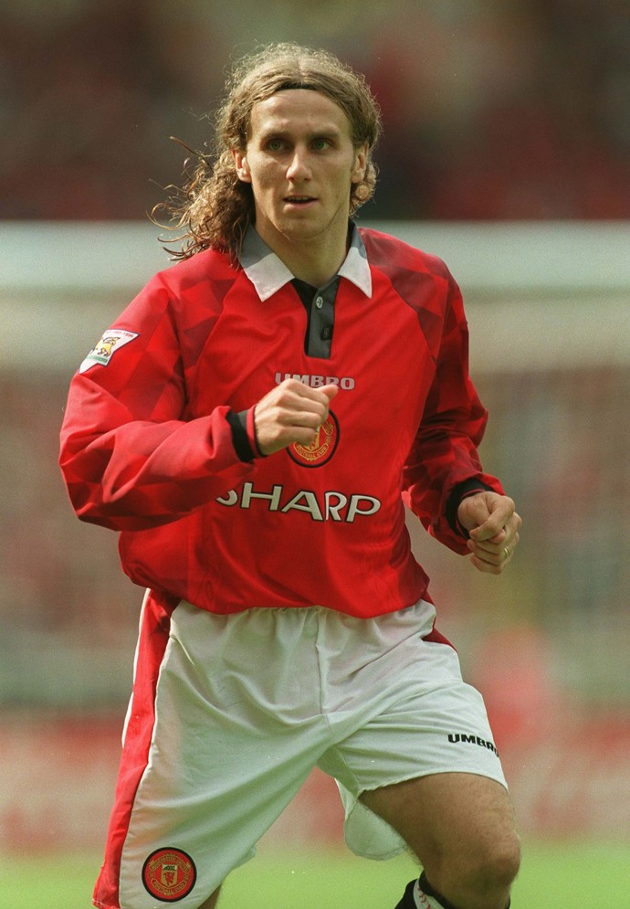 Karel Poborský v roce 1996, kdy s českým týmem skončil druhý na EURO. Na podzim už díky tomu kopal místo Slavie za Manchester United.