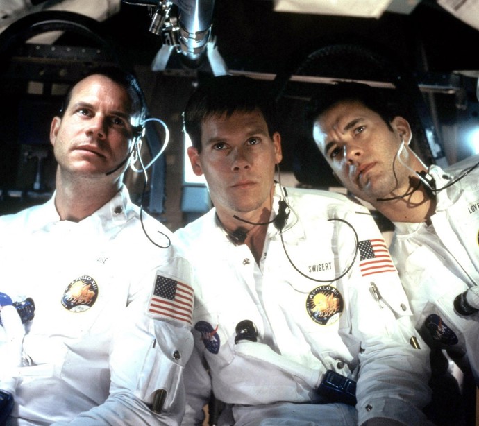 Kevin Bacon se proslavil mimo jiné rolí astronauta ve filmu Apollo 13 s Tomem Hanksem. 