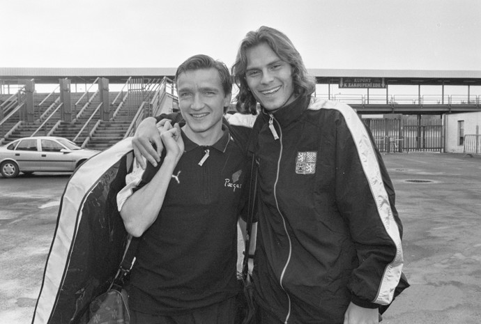 S nejlepším kamarádem Vladimírem Šmicrem bojovali bok po boku i za Liverpool, s nímž získali Pohár UEFA.