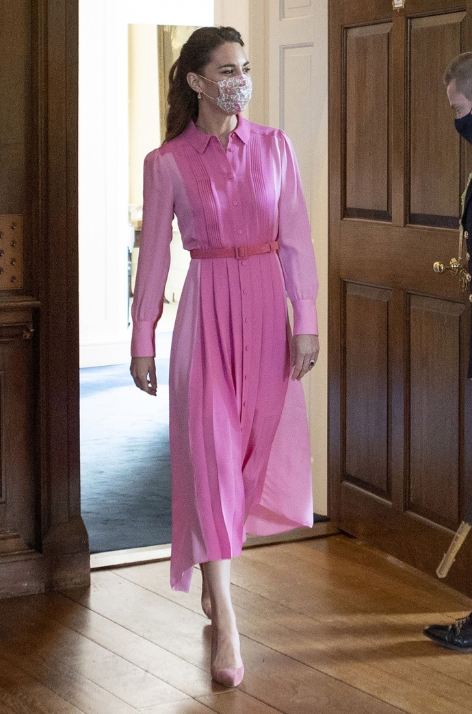 Kate Middleton ráda nosí věci opakovaně. A nejen to, ráda si je půjčuje s mámou.