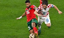 FIFA zavádí nová bizarní pravidla na mistrovství ve fotbale. Fanoušci zuří