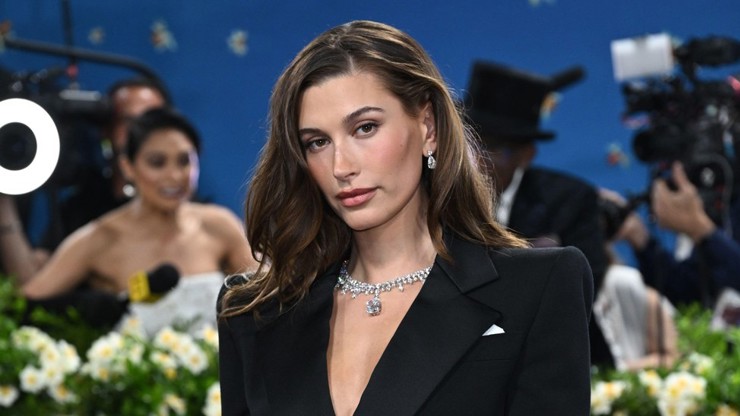 Hailey Bieber (Met Gala 2025)