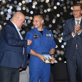 První československý astronaut Vladimír Remek a jeho budoucí kolega Aleš Svoboda