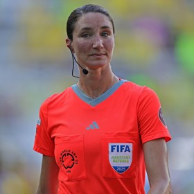 Kathryn Nesbitt píská i na aktuálním mistrovstsví světa.