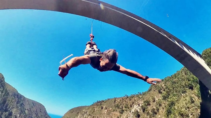 Ilustrační foto bungee jumpingu.