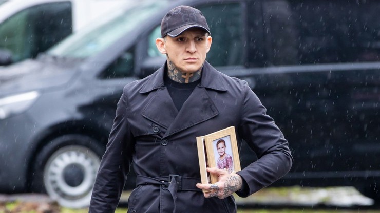 Gábor Boráros přišel na pohřeb s fotografií v rámečku.
