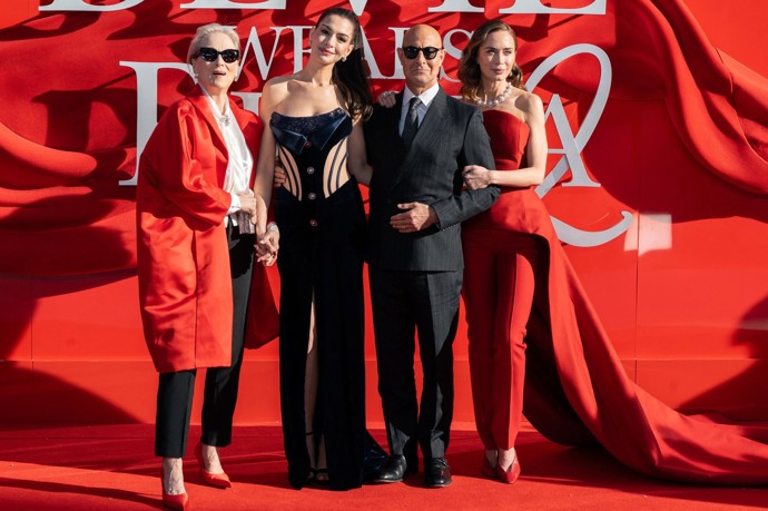 Letos se hvězdy hodily do gala a skoro to vypadalo, že nezestárly ani o den. Foto pochází z dubnové evropské premiéry Ďábel nosí Pradu 2 v Londýně.