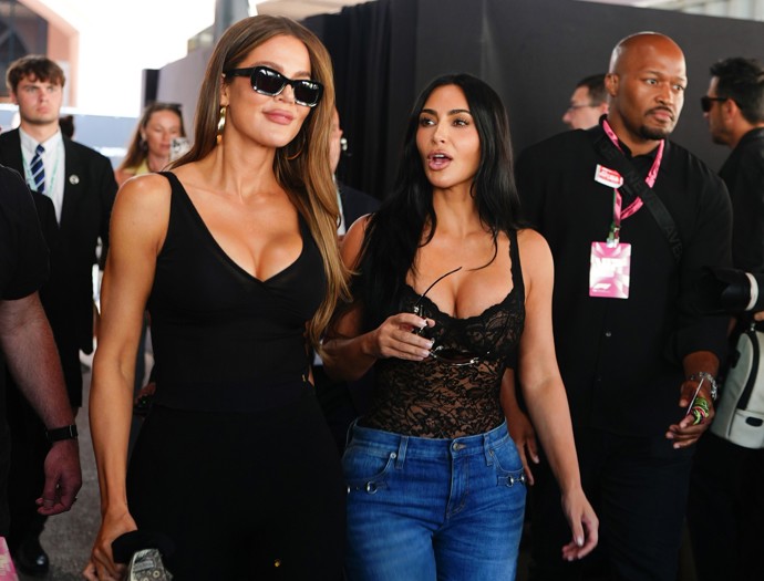 Kim Kardashian se svou sestrou Khloe. 