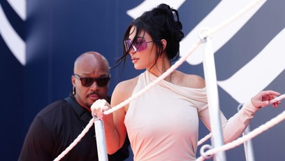 FOTO: Kim Kardashian podpořila svého partnera Lewise Hamiltona.