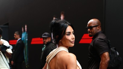 FOTO: Kim Kardashian podpořila svého partnera Lewise Hamiltona.
