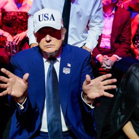 Donald Trump oslavil své osmdesátiny. Přání mu přes oficiální kanál ministerstva poslal i Petr Macinka.