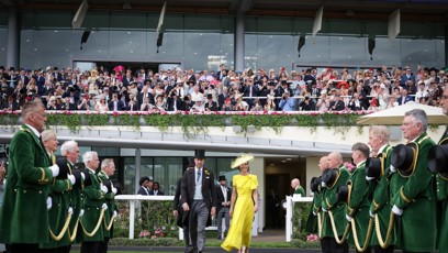 FOTO: Princezna Kate dorazila na dostihy po boku svého manžela prince Williama.