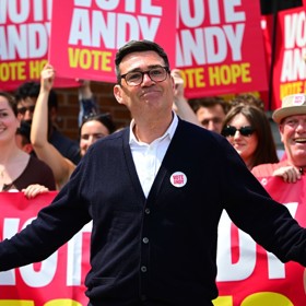 Andy Burnham je bývalý starosta Manchesteru.