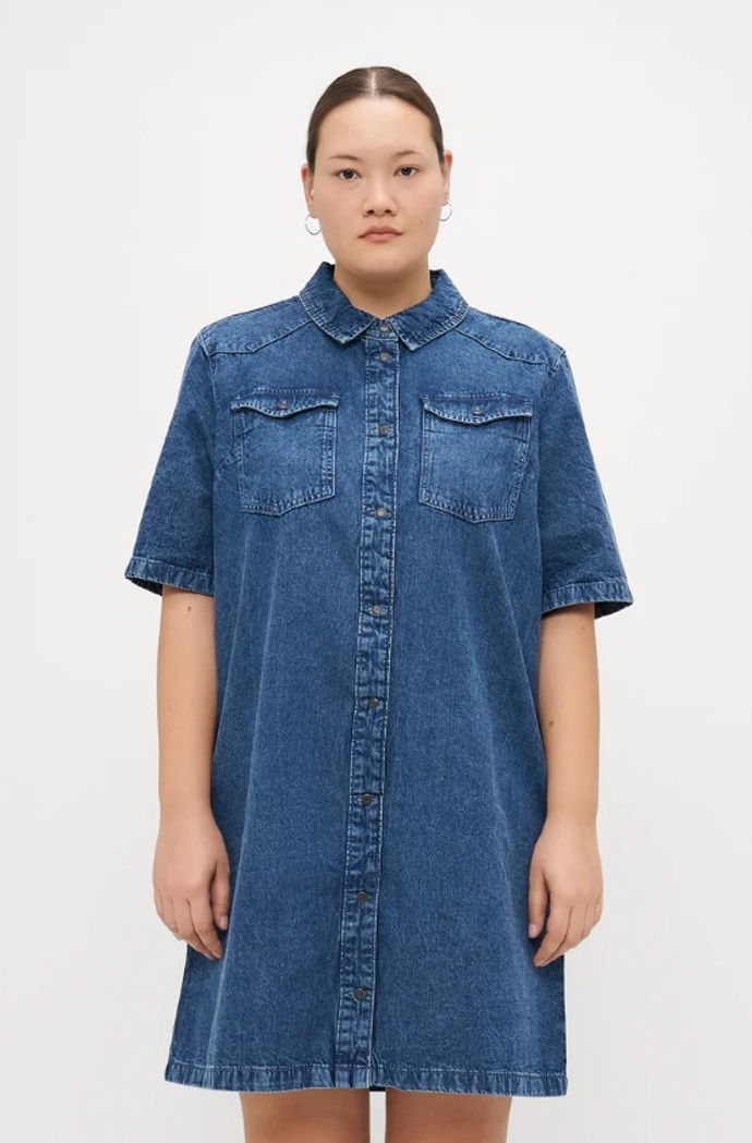 Nejkrásnější plus size kousky na léto, které seženete do 600 Kč. Objevte komfort maxi šatů a lněných košilí