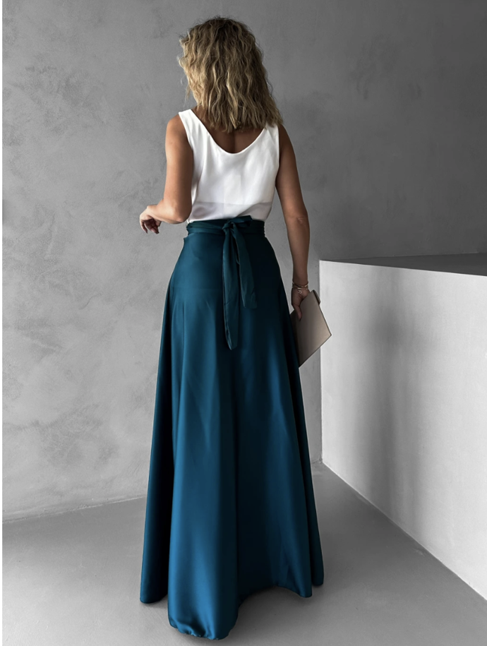 Saténová, 999 Kč, prodává Erika Fashion