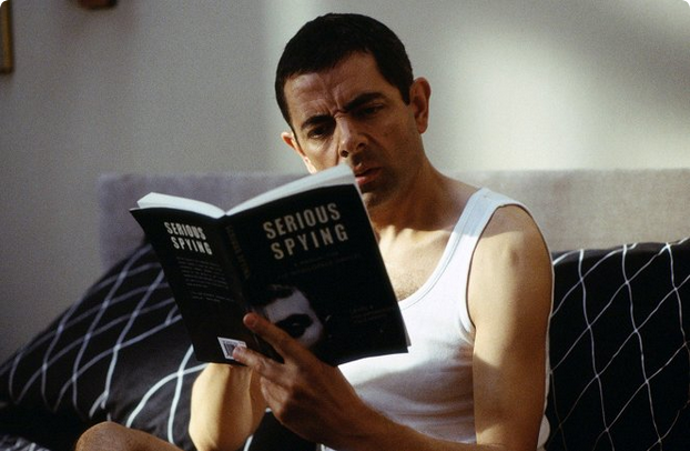 Johnny English: Z londýnského Toweru byly ukradeny korunovační klenoty. Získat zpět je může pouze agent Johnny English a jeho asistent Bought.