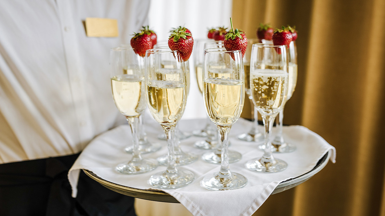 Glosa Lucie Zídkové: Prosecco není alkohol, ale zasloužená odměna. Opravdu? Reklama zlegalizovala ženské pití