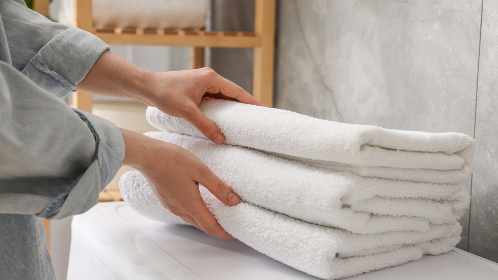 Ručníky bílé jako v hotelu můžete mít i doma. Stačí se vyhnout několika běžným chybám
