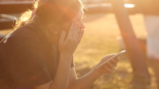 Zastrašování, ponižování, šíření intimních fotek. Obětí online násilí se může stát každý. Odbornice radí, jak se bránit Zastrašování, ponižování, šíření intimních fotek. Obětí online násilí se může stát každý. Odbornice radí, jak se bránit