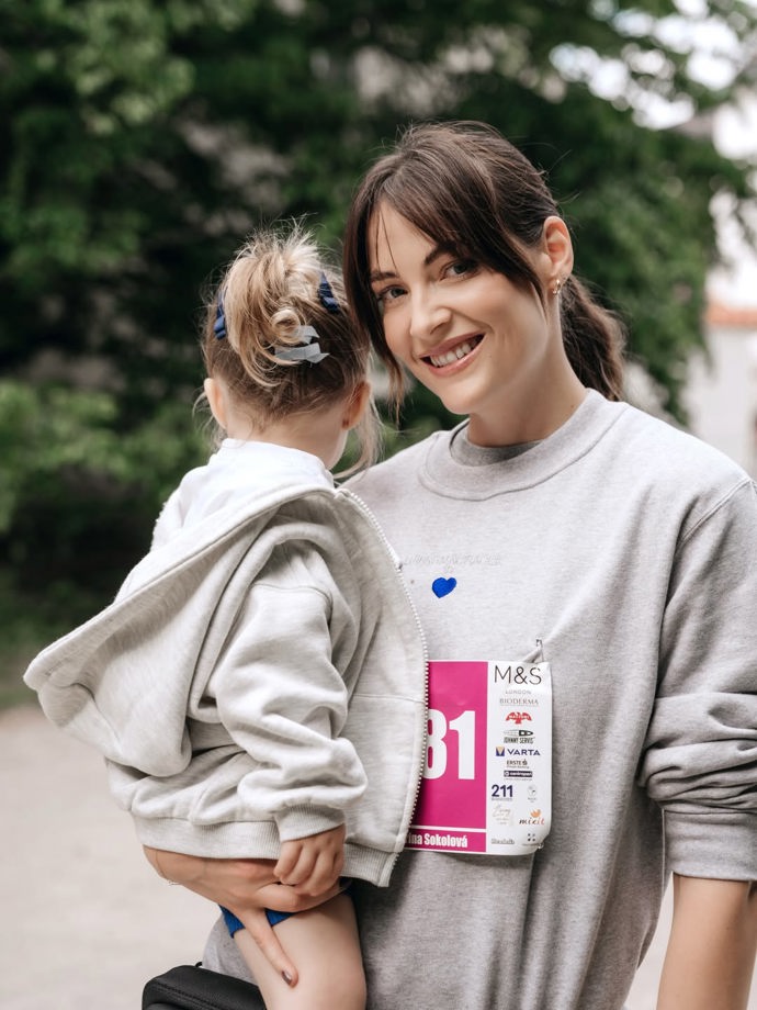 Modelka Kateřina Sokolová se svou dcerou Sárou.