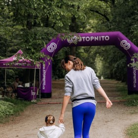 Dcera Kateřiny Sokolové běžela svůj první maraton.