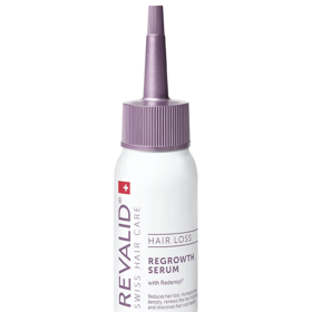 Obnovující sérum pro podporu růstu vlasů Revalid Regrowth Serum obsahuje Redensyl®, který cíleně působí na kmenové buňky vlasového folikulu. Pelyňkový extrakt získaný z bylin rostoucích v horských oblastech Švýcarska, aminokyseliny a panthenol pak regenerují pokožku hlavy a stimulují obnovu kožních buněk. 750 Kč Obnovující sérum pro podporu růstu vlasů Revalid Regrowth Serum obsahuje Redensyl®, který cíleně působí na kmenové buňky vlasového folikulu. Pelyňkový extrakt získaný z bylin rostoucích v horských oblastech Švýcarska, aminokyseliny a panthenol pak regenerují pokožku hlavy a stimulují obnovu kožních buněk. 750 Kč