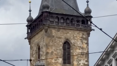 FOTO: G se objevilo i nasprejované na historických budovách.